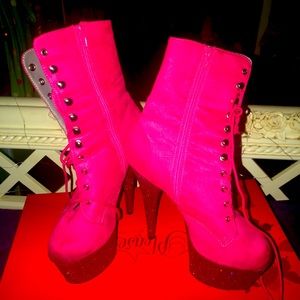 ADORE-1020FSMG
Pleaser